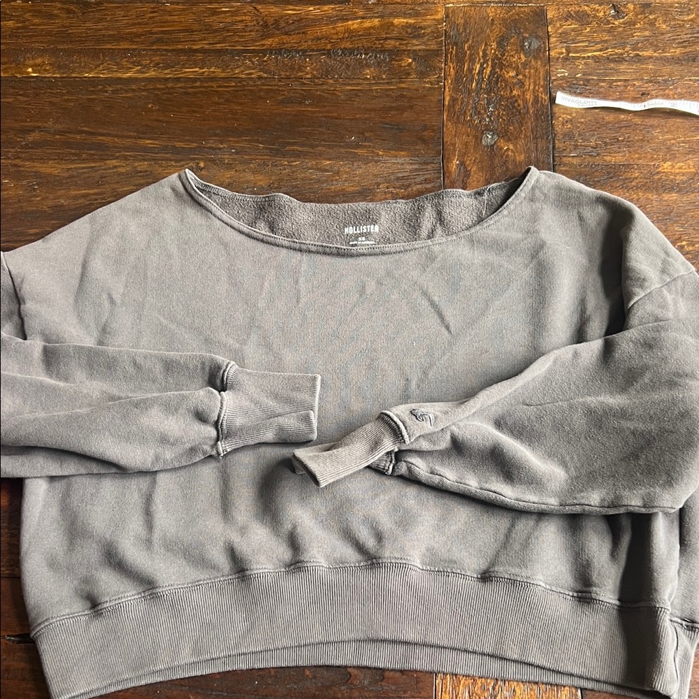 Hollister Women's Charcoal Crew Neck Sweater